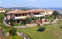 Apartmány & Resort Baia de Bahas - Pohled ze zahrady, Golfo di Marinella, Sardinie