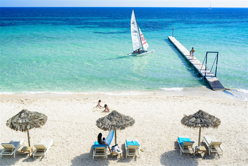 Hotelová pláž, Santa Margherita di Pula, Sardinie