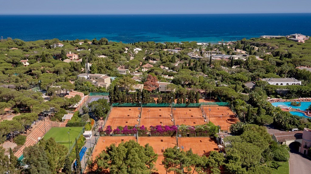 Tenisové kurty, Santa Margherita di Pula, Sardinie