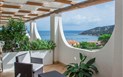 Punta Est Baja Sardinia - Balkon, pokoj Suite Deluxe, Punta Est, Sardinie