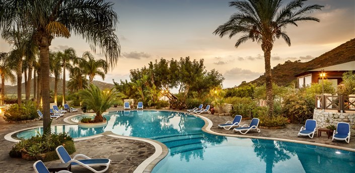 Cruccuris Resort - Adults only - Zapající slunce od bazénu, Villasimius, Sardinie