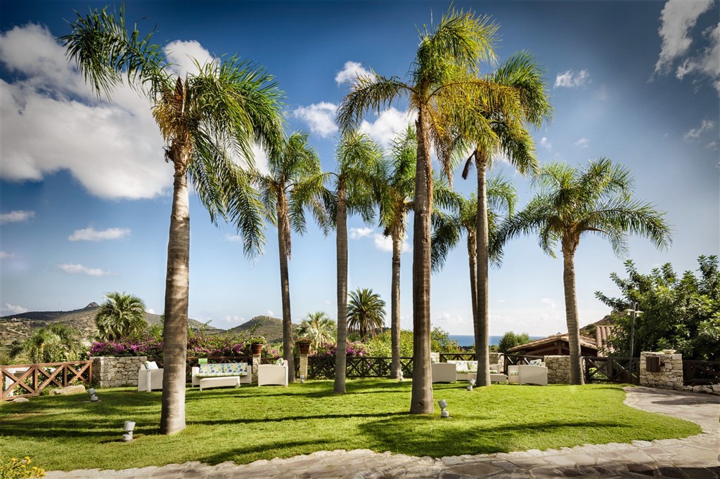 Výhled ze zahrady do okolí, Villasimius, Sardinie