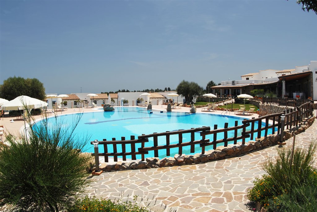 Výhled na bazén, Nuraghe Arvu, Sardinia
