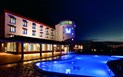 Lu´ Hotel Carbonia - Noční pohled na hotel, Carbonia, Sardinie