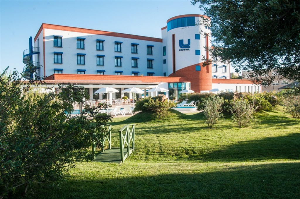 Lu´ Hotel Carbonia - Pohled na hotel, Carbonia, Sardinie