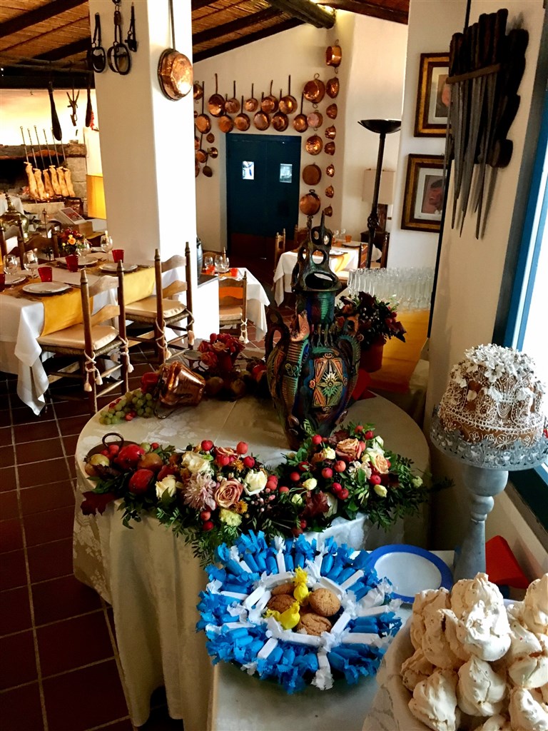 Interiér restaurace, Oliena, Sardinie