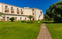Blu Hotel Morisco Village - Zahrada, Cannigione, Sardinie