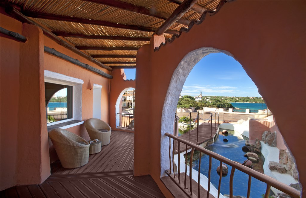 Výhled z ROYAL SUITE, Porto Cervo, Sardinie