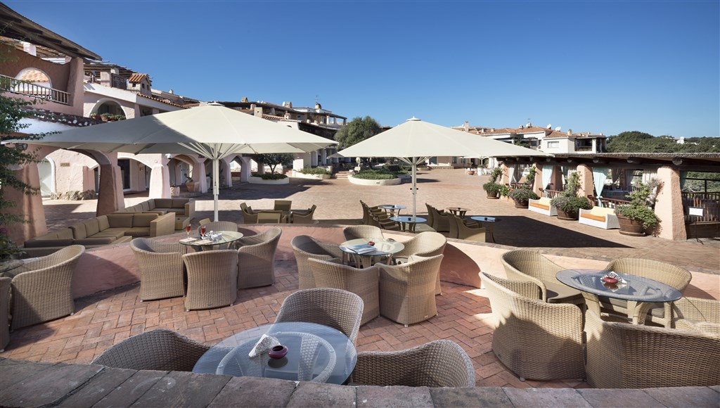 Terasa bar CERVO, Porto Cervo, Sardinie