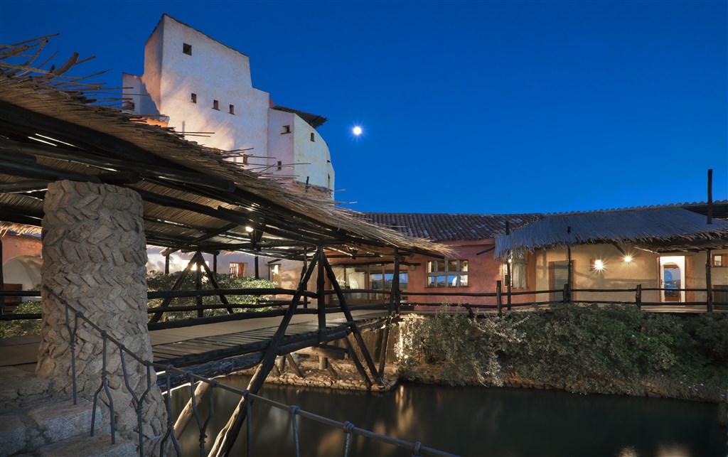 Vstup do PONTILE baru, Porto Cervo, Costa Smeralda, Sardinie