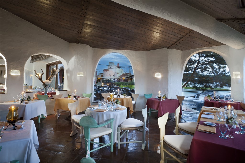 Hlavní restaurace, Porto Cervo, Costa Smeralda, Sardinie