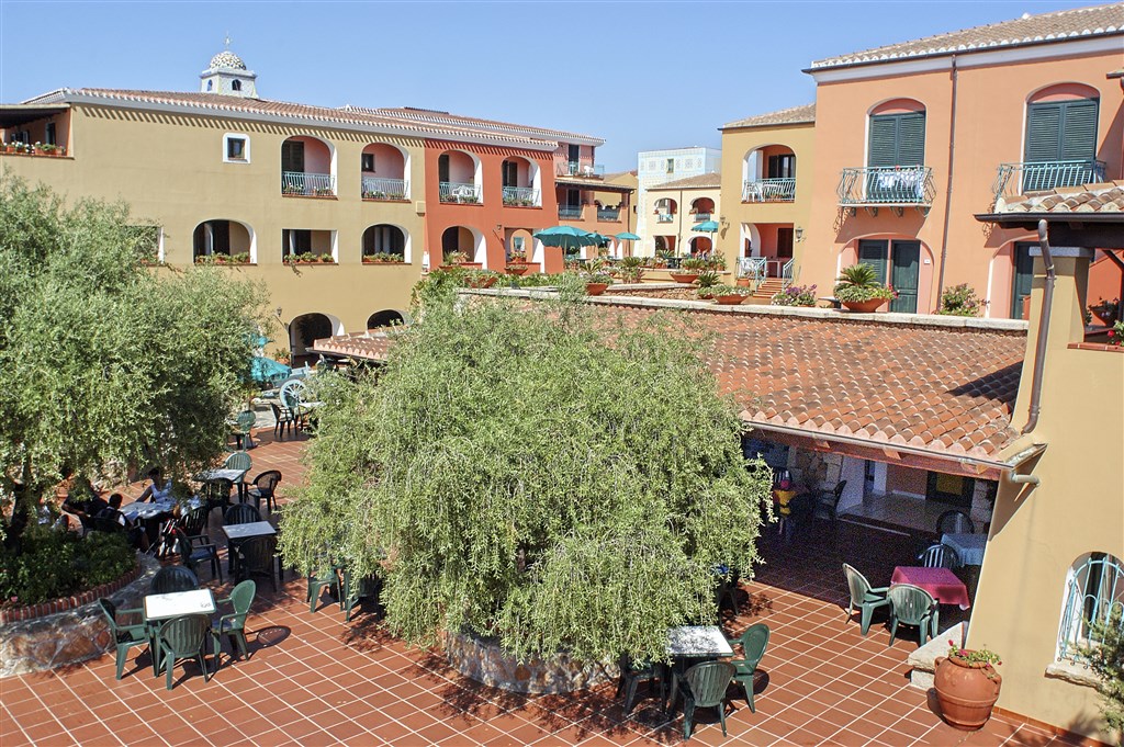 Hotelový bar, Cala Liberotto, Sardinie