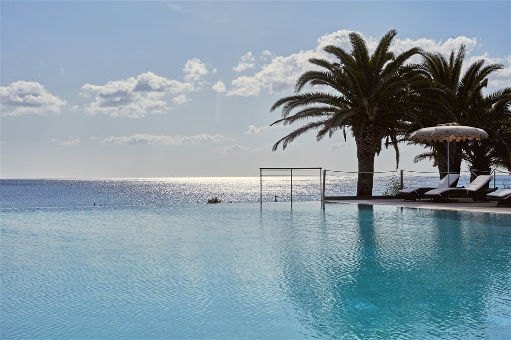 Bazén, Costa Rei, Sardinie