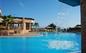 MARINEDDA HOTEL THALASSO & SPA - Panoramatický bazén LA CASCATA, Isola Rossa, Sardinie