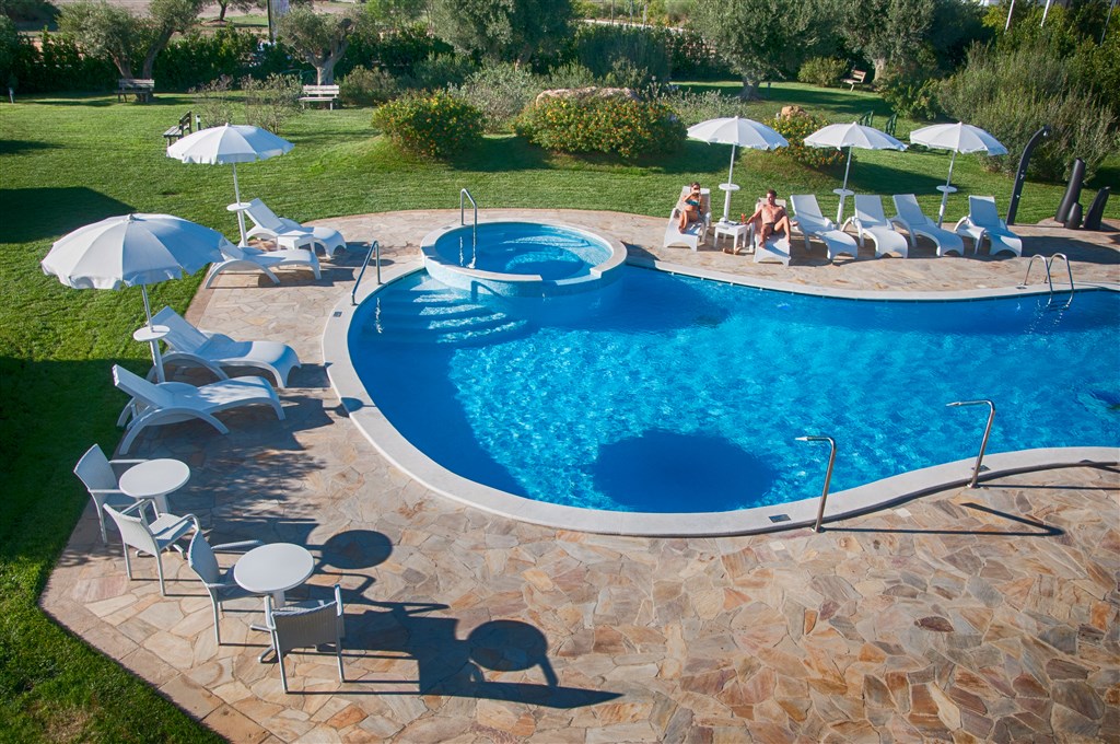 Lu´ Hotel Carbonia - Bazén a zahrada, Lu´ Carbonia, Sardinie