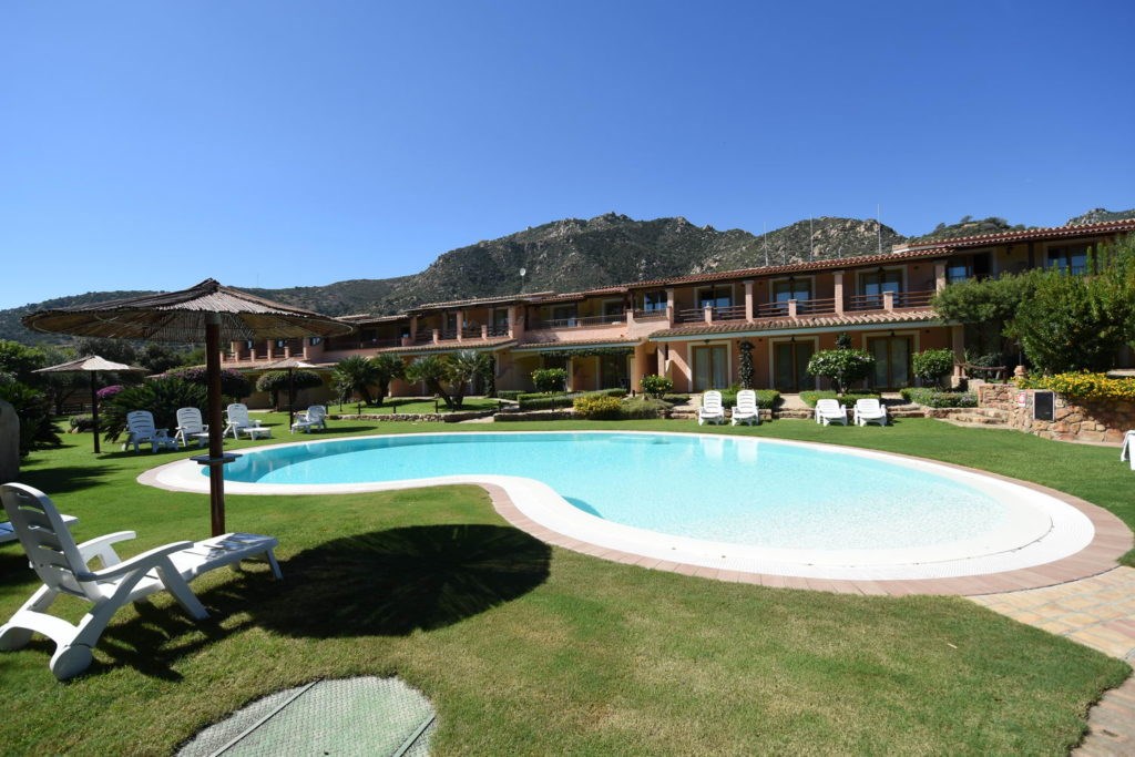 Hotel Su Giganti - Exteriér s bazénem, Villasimius, Sardinie