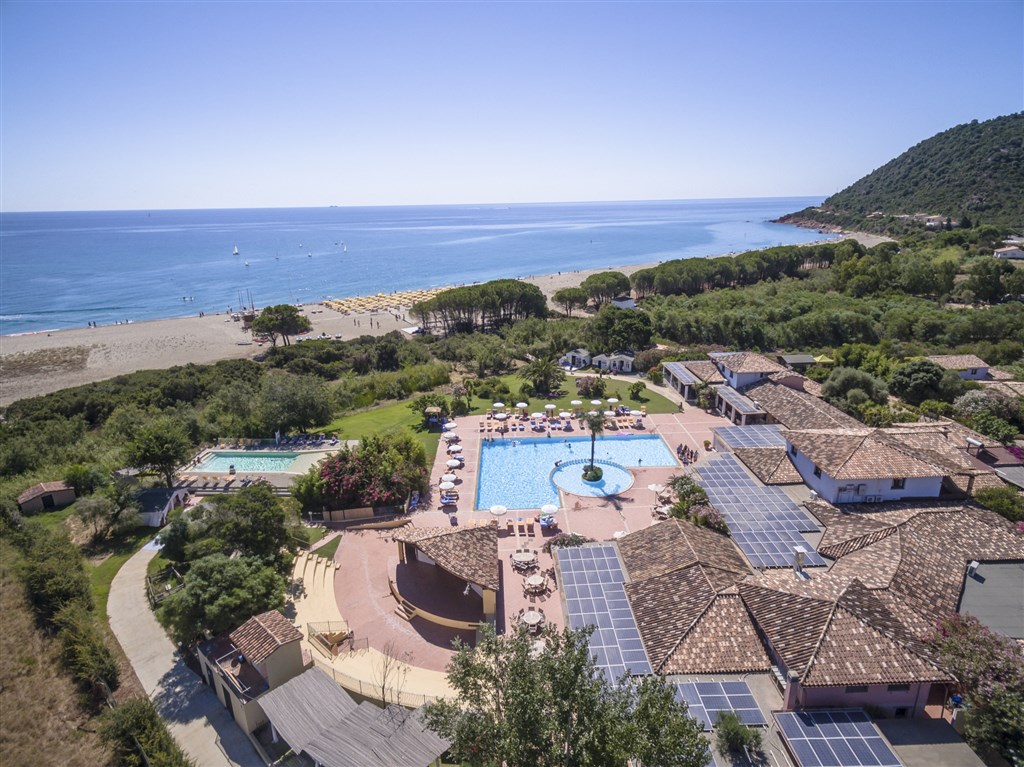Panoramatický pohled k moři, Marina di Cardedu, Sardinie