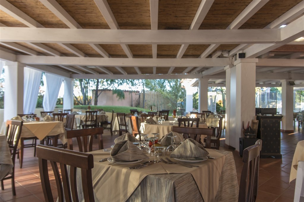 Krytá terasa restaurace, Marina di Cardedu, Sardinie