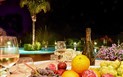 Perdepera Resort - Večeře u bazénu, Marina di Cardedu, Sardinie