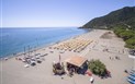 Perdepera Resort - Vybavení pláže v letní sezóně, Marina di Cardedu, Sardinie