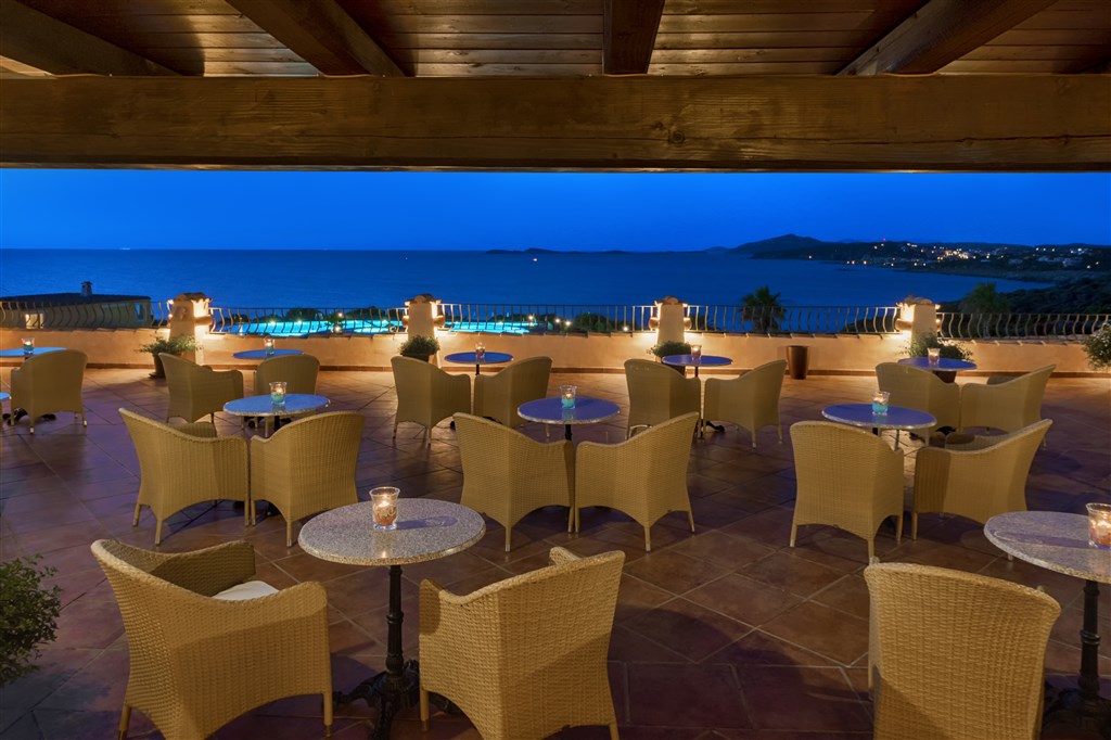 Noční terasa, Porto Cervo, Costa Smeralda, Sardinie