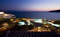 Colonna Grand Hotel Capo Testa - Noční pohled na hotel a moře, bazén, Capo Testa - Santa Teresa, Sardinie