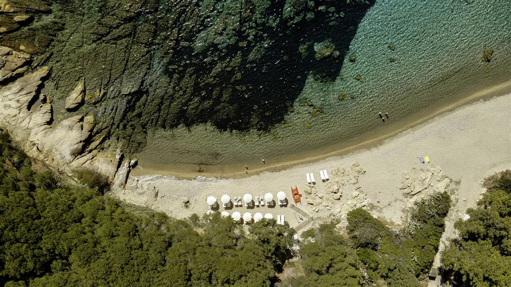 Pohled na pláž, Santa Maria Navarrese, Sardinie