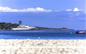 Colonna Beach Hotel Marinella - Pláž Marinella, Golfo di Marinella, Sardinie